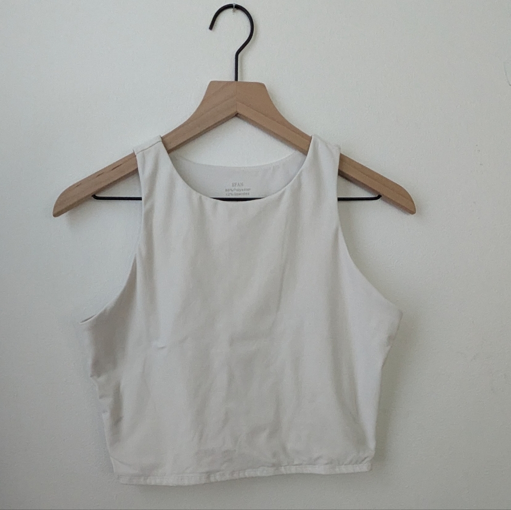 ❤️ White Sleeveless Crop Top